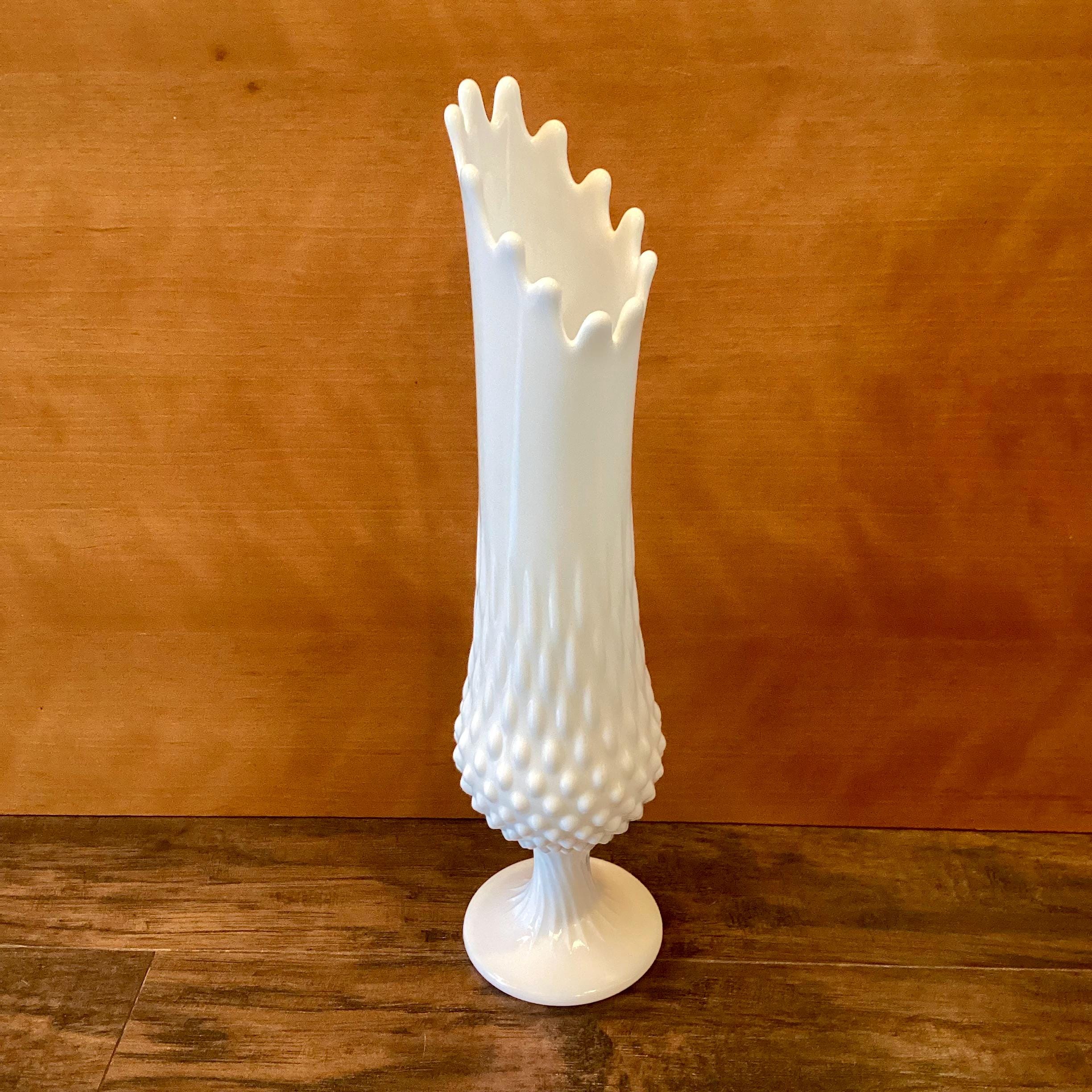 VINTAGE　LARGE FENTON HOBNEIL FLOW VASE Fenton Blue Opalescent Hobnail Large Triangle Vase Vintage