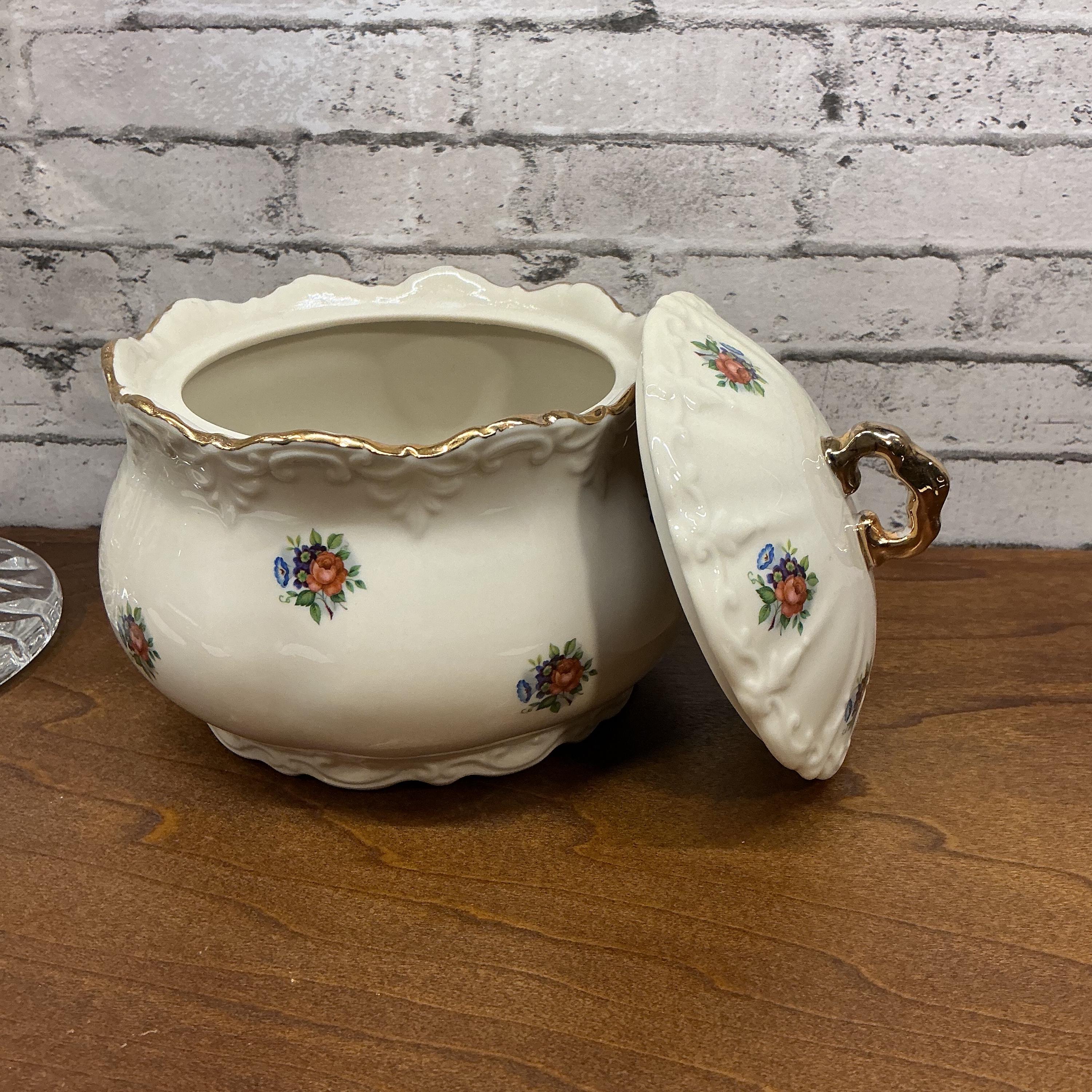 Vintage Hutschenreuther Selb Bavaria Racine White Porcelain Sugar Vintage Hutschenreuther Selb Bavaria, Germany Racine White Porcelain