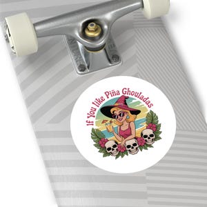 Grote Summerween-vinylsticker, sticker Piña Ghoulada schattige heks, Halloween-strandesthetiek, waterdichte sticker Tropical Spooky Vibes