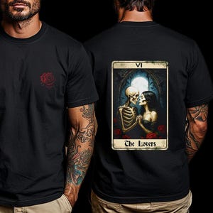Camiseta, moletom com capuz e manga comprida The Lovers Tarot Card – Casal de esqueletos góticos, design de rosas Dark Romance, streetwear oculto