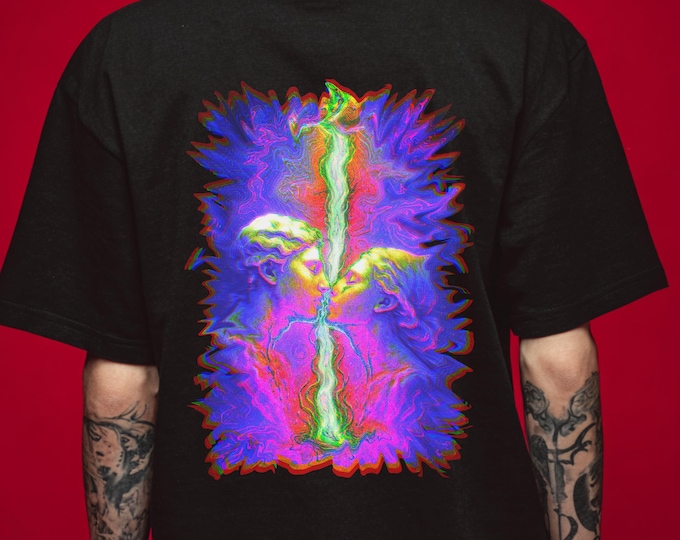 Trippy Rave Kiss T-Shirt | Psychedelic Neon Glitch Artwork