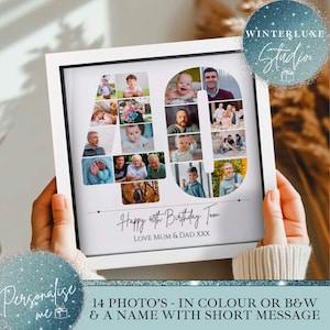 Op de afbeelding: Een ingelijste fotocollage voor een 40e verjaardag. Het getal 40 is gevormd door 14 individuele foto's. De tekst "Happy 40th Birthday Tom" en een familiebericht staan eronder. De lijst is wit.
