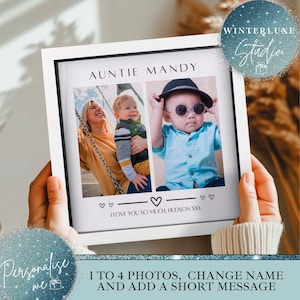 Puede incluir: Un collage de fotos enmarcado en blanco con dos imágenes y texto. El texto superior dice "AUNTIE MANDY". El texto inferior dice "I LOVE YOU SO MUCH, HUDSON XXX". El collage está sostenido por manos.