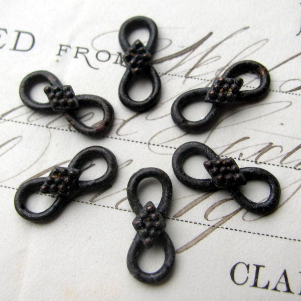 16mm eternity link, antiqued black patina pewter (6 connectors)  oxidized figure eight 8, endless knot, infinity loop