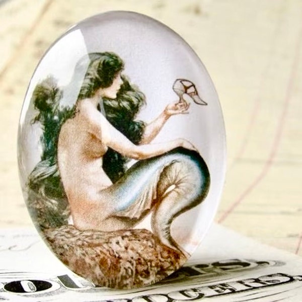 From 1921, mermaid holding a shoe, wishing for legs, vintage magazine cover, handmade glass oval cabochon, 40x30 or 25x18, magical