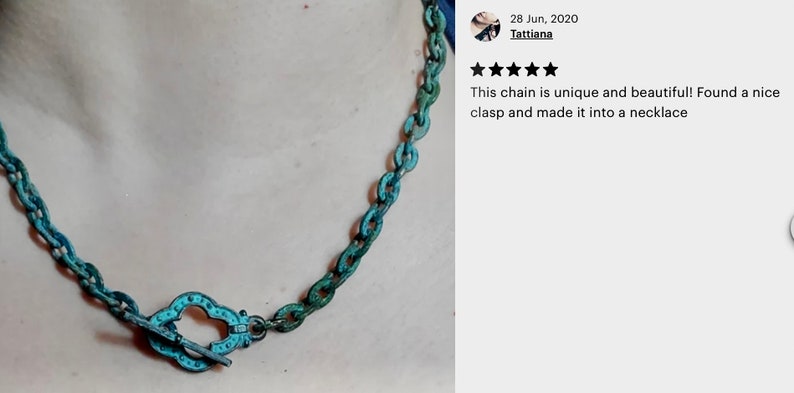 K&ouml;nnte beinhalten: Eine t&uuml;rkisblaue Kettenkette mit einem einzigartigen Verschluss. Die Kette ist aus Metall und hat einen rustikalen Look. "Diese Kette ist einzigartig und wundersch&ouml;n! Ich habe einen sch&ouml;nen Verschluss gefunden und daraus eine Halskette gemacht."