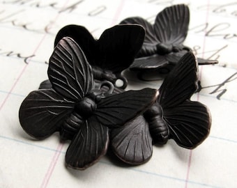 Dijes de mariposa negros, latón envejecido negro (4) fabricados en EE. UU.