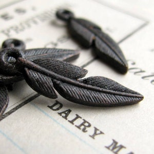 Small rustic black feather charm, 18mm, antiqued black pewter (4 bird feathers) Western Frontier, Boho charms, oxidized, aged