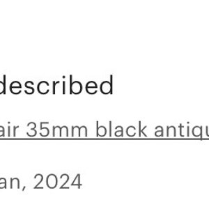 Op de afbeelding: Vijf sterren review voor een product, met de tekst "Hoge kwaliteit, precies zoals beschreven." De review is voor "Griffin pair 35mm black antiqued brass li..." en is van "Gale Hamby" op "29 januari 2024".
