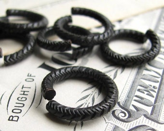 Sturdy 16mm etched jump ring, black antiqued brass (4 rings) 12ga thick, heavy duty, textured, grooved, aged oxidized patina
