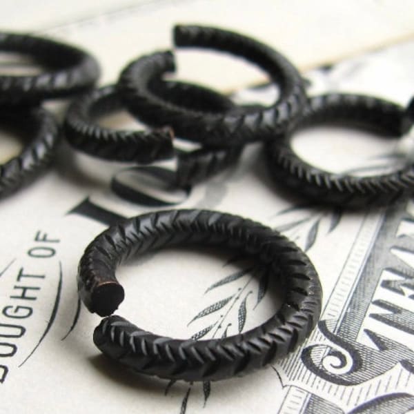 Sturdy 16mm etched jump ring, black antiqued brass (4 rings) 12ga thick, heavy duty, textured, grooved, aged oxidized patina