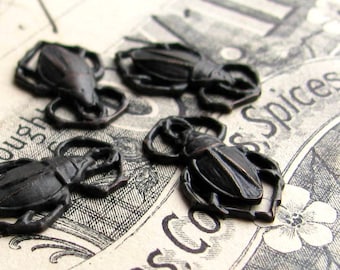 Scarab beetle links,18mm connector, dark antiqued brass (4 black beetles) aged black patina, goth gothic, nickel free, bug charm, insect