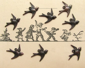 Tiny swallow charms, right facing,18mm, dark antiqued brass (8 birds) eastern east flying sparrows, aged black patina