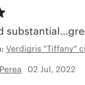 K&ouml;nnte beinhalten: F&uuml;nf Sterne Bewertung f&uuml;r eine dicke Kettenkette mit dem Text "Verdigris "Tiffany" chunky chain, text". Die Bewertung lautet "Sch&ouml;ner und substanzieller...toller Service". Die Bewertung ist vom 2. Juli 2022 und stammt von Sharyn Perea.