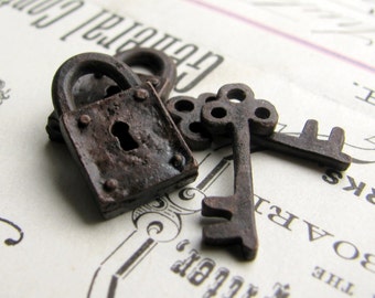Rustic, weathered jewelry box lock and key charm sets from Bad Girl Castings - aged black patina pewter 18mm (2 lock, 2 key charms) small