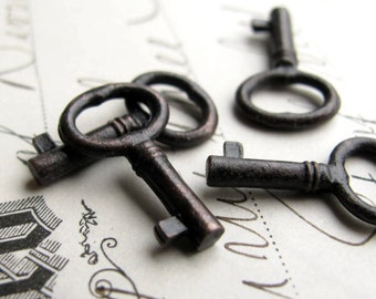 Small oval jewelry box key charm, blackened antiqued cast pewter (4 key charms) 20mm rustic black patina, dark oxidized