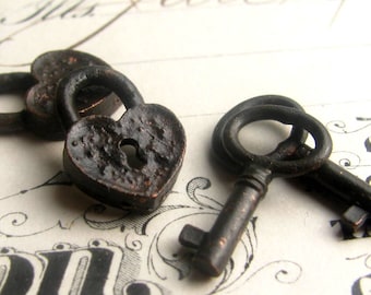 Rustic weathered heart lock and oval jewelry box key charm sets, black pewter charms, 18mm (2 locks, 2 key charms) oxidized patina