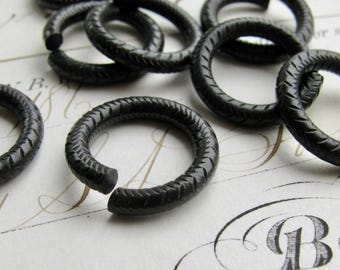 Sturdy 16mm etched jump ring, black antiqued brass (4 rings) 12ga thick, heavy duty, textured, grooved, aged oxidized patina