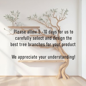 K&ouml;nnte beinhalten: Ein dekoratives Wandkunstwerk mit einem stilisierten Baum mit Holzregalen. Das Bild enth&auml;lt Text, der lautet: "Bitte erlauben Sie uns 5-10 Tage, um die besten &Auml;ste f&uuml;r Ihr Produkt sorgf&auml;ltig auszuw&auml;hlen und zu gestalten. Wir bedanken uns f&uuml;r Ihr Verst&auml;ndnis!"