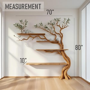K&ouml;nnte beinhalten: Ein h&ouml;lzernes, baumf&ouml;rmiges Regal mit drei Regalb&ouml;den und &Auml;sten, die sich &uuml;ber die Wand erstrecken. Das Regal ist 178 cm breit und 203 cm hoch, mit 25 cm tiefen Regalb&ouml;den. Die Regalb&ouml;den sind aus hellem Holz gefertigt, und der Baumstamm hat eine nat&uuml;rliche Holzfarbe.