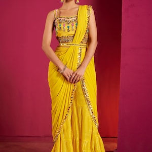 Marigold Spiegelarbeit Saree Kleid - Festliche Verschmelzung von Tradition und modernem Glamour