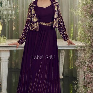 Regal pruim paarse geborduurde jas lehenga set
