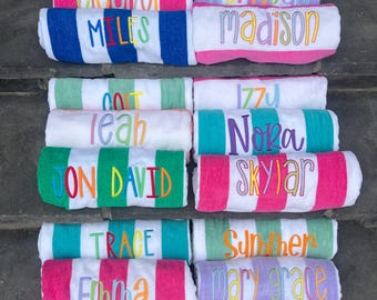 Toalla de playa bordada personalizada