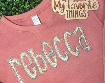 Sudadera con apliques de nombre