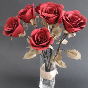 Rose di carta. Bouquet di rose fatte a mano. Fiori fatti a mano, rose da regalare in ogni occasione.