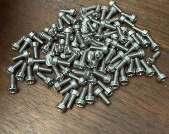 Tornillos de montaje de la rejilla de herramientas