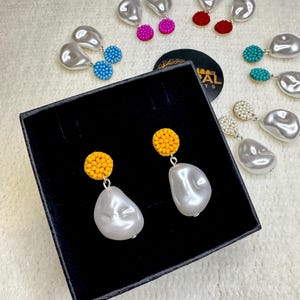 Pendientes de perla barroca moderna / Elegantes pendientes de perla abstracta con efecto llamativo / Pendientes de perla brillante con cuentas / Regalo para ella / 6 colores