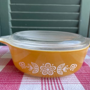 Pyrex Butterfly Gold 1 Pint Covered Casserole Dish 471