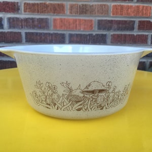Pyrex Forest Fancies Cinderella Round Casserole Dish 1.5 quart