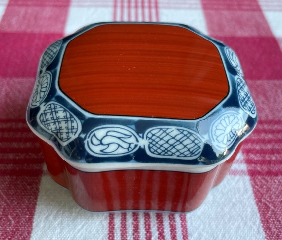 Porcelain Trinket Box, Imari Colors, made in Japa… - image 1