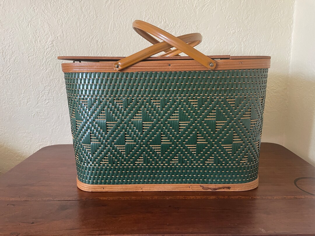 Picnic Basket, Picnic Hamper With Pie Shelf, Hawkeye Americas Finest