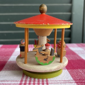 Erzgebirge Hölzernes Karussell, Hand Made In Germany