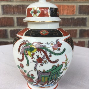 Urn, Vintage Porcelain Urn made in Japan, by &quot;The Orient Inc.&quot;