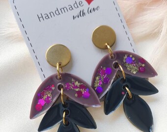 Resin earrings with black and taupe glitter leaves