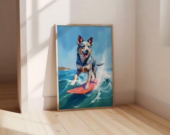 Può includere: Una stampa artistica incorniciata raffigura un cane da pastore australiano che fa surf su una tavola da surf rossa nell'oceano. Il cane è in movimento, con l'acqua che schizza intorno alla tavola. Lo sfondo presenta un cielo blu e onde oceaniche.