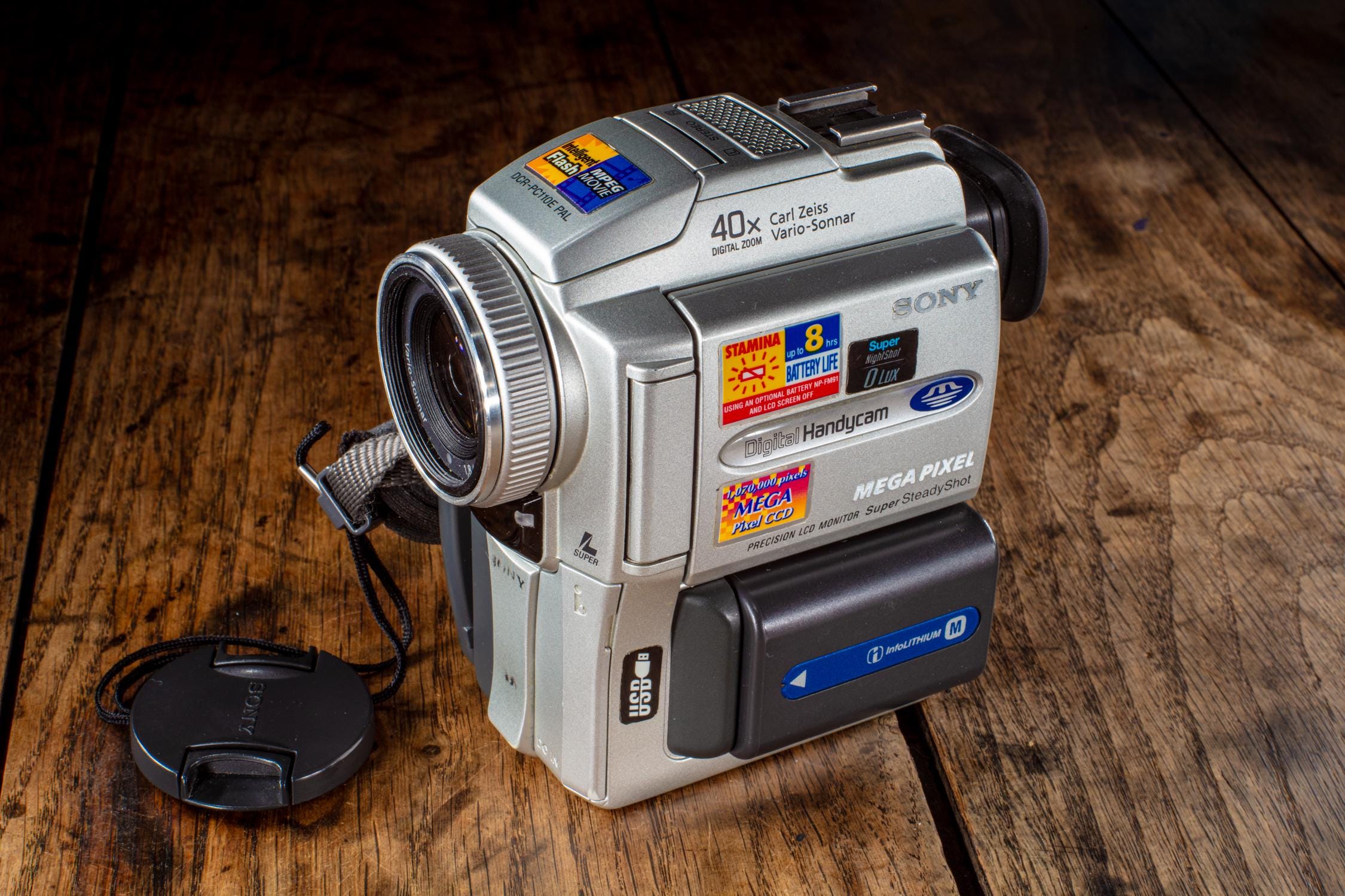 Vintage Film Compact Digital Handy Cam Camera Sony DCR-PC9E Mini