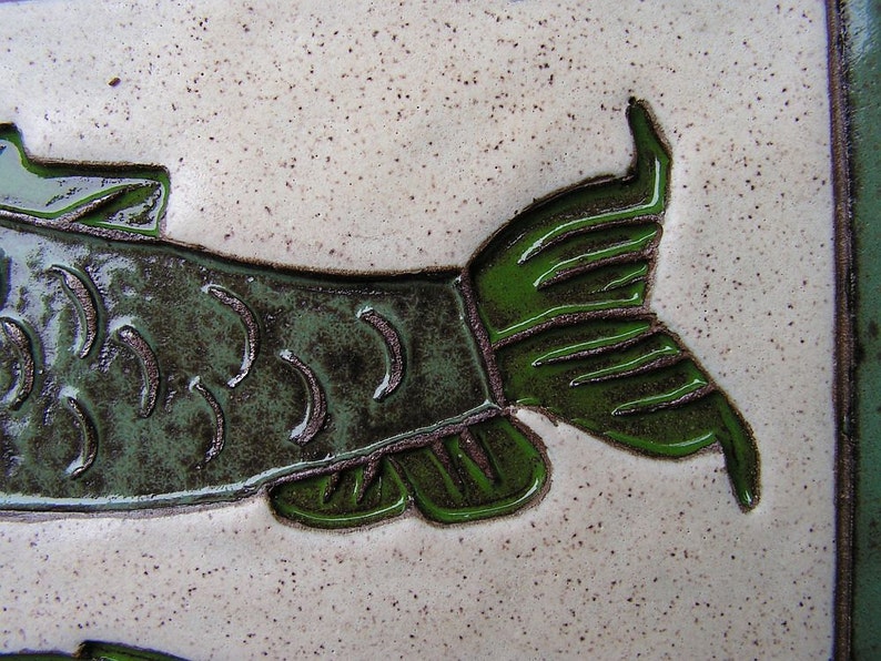 Stoneware tile with two green carp image 4