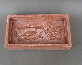 Mottled pink tray with Arts and Crafts rose design