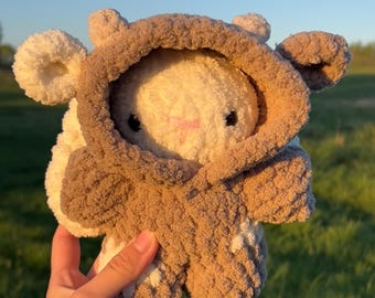 Virkad kaninplysch i ko-body - Handgjord på beställning