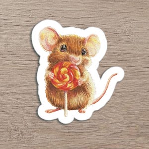Sticker vinyle petite souris mignonne – Illustration dessinée au crayon de couleur – Souris avec sucette, décoration planner, sticker laptop