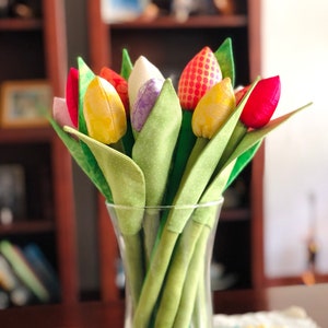 Sew a Happy Bouquet of Tulips Tutorial / PDF for Sewing Fabric Tulips / Patterns and Instructions Included / Instant Download / Spring Decor
