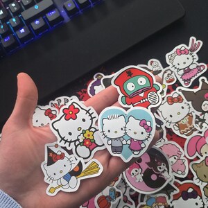 Confezione da 50 adesivi Hello Kitty | Vinile di alta qualità | Impermeabile | Resistente ai raggi UV