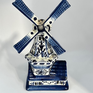 Vintage Delft Blue Windmill – Hand Painted Dutch Ceramic, D.P. Holland, Rotating Blades, 18cm