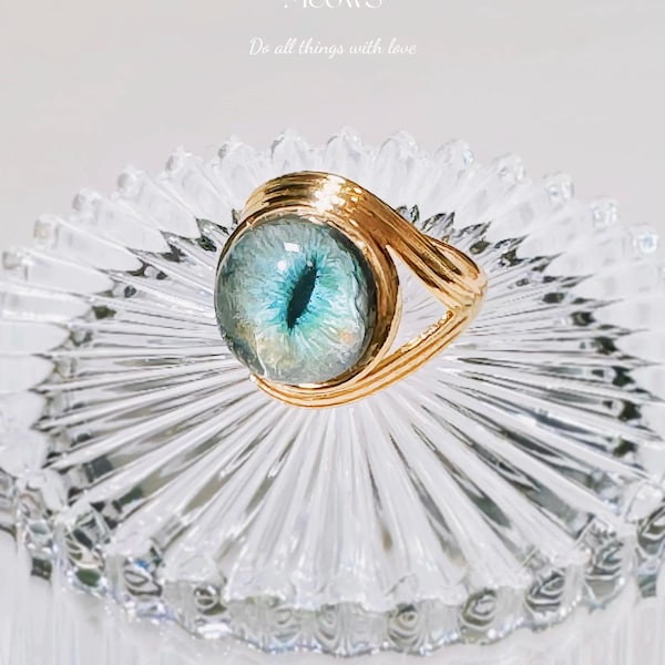 Handcrafted Pet Ring - Capturing the Beauty of Your Cat's Iris in a Unique Ring