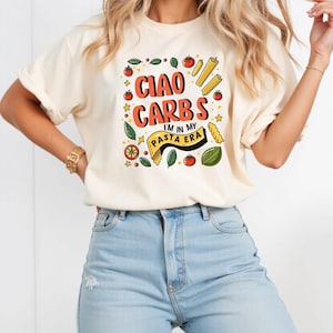 Camiseta con diseño PNG de "En mi época de la pasta", divertida camiseta de comida italiana, archivo de sublimación de espaguetis de verano, Ciao Carbs PNG, camiseta para amantes de la pasta