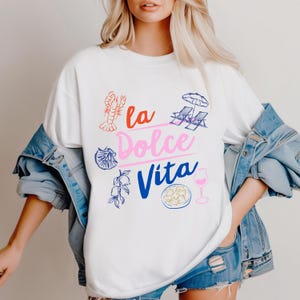 Diseño PNG de La Dolce Vita, archivo de camiseta con ambiente de verano italiano, archivo digital de fiesta costera, PNG con ambiente de verano italiano para camiseta